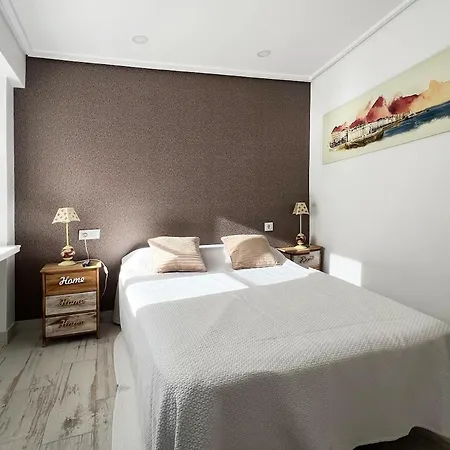 Apartment 3 Close
